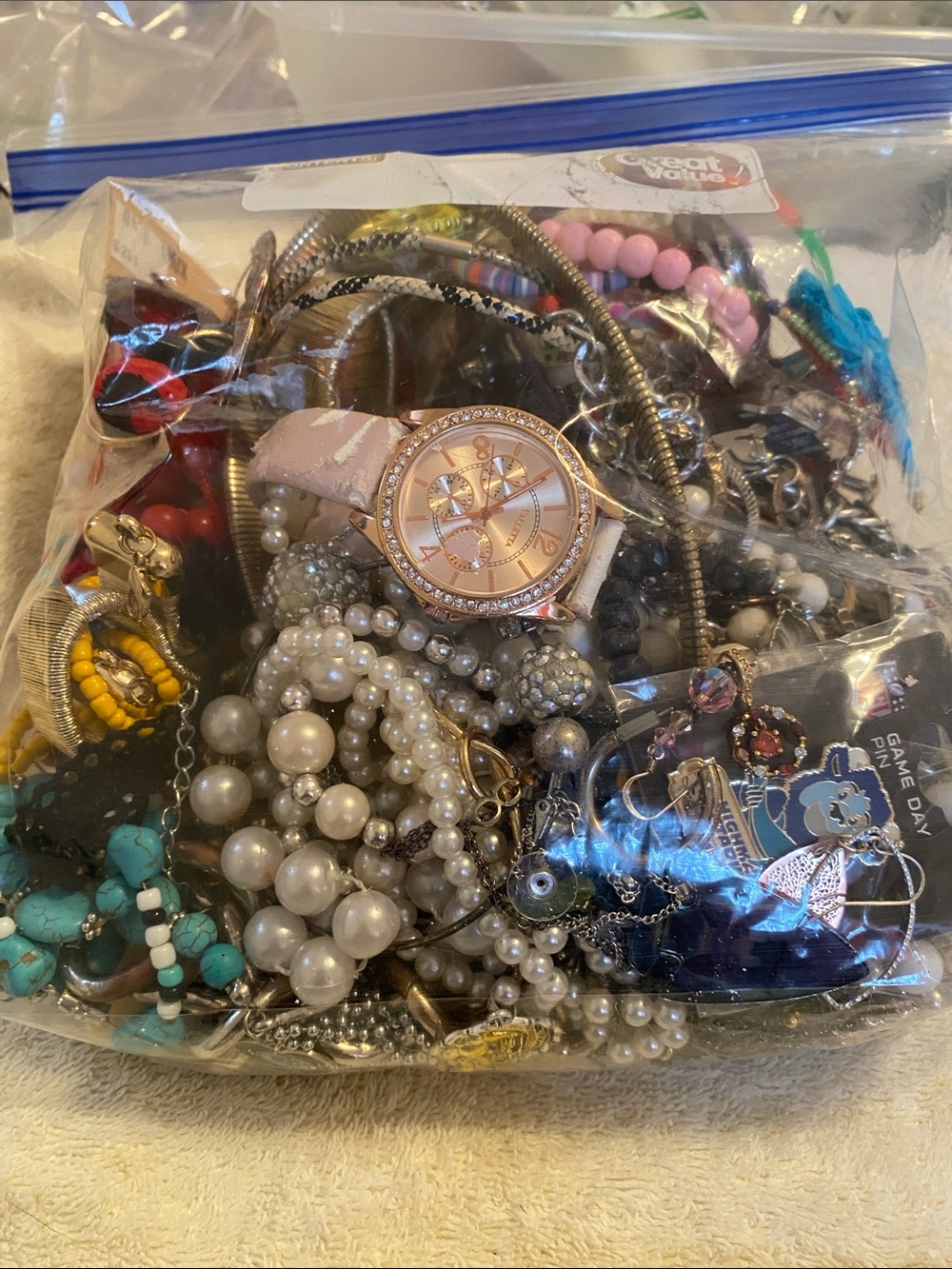 Bag of jewelry pieces for repair or reuse